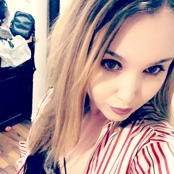 Meet your Posher, Ariel - Picture 1 of 1